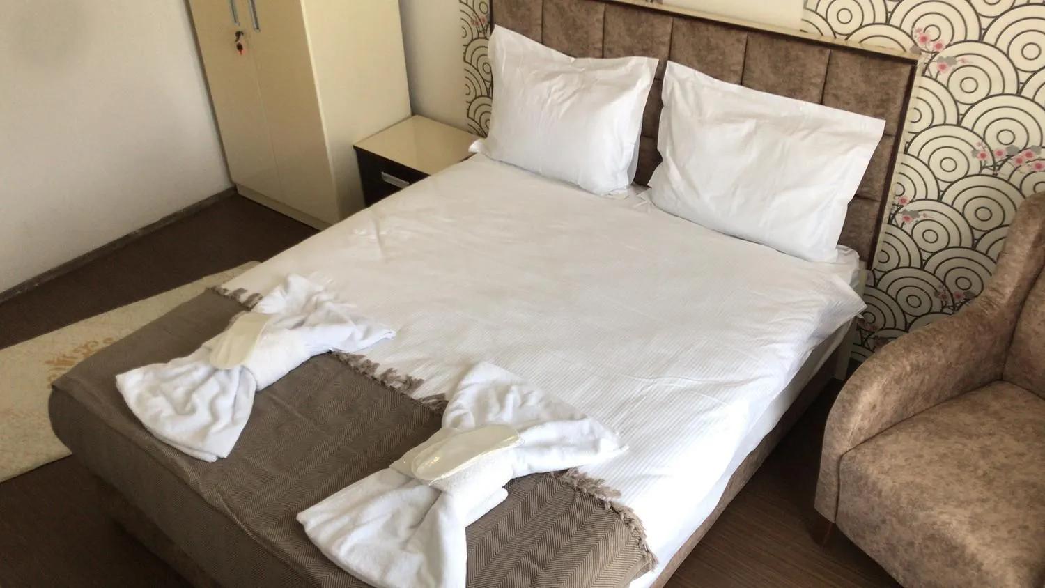 Otel Desire — 1