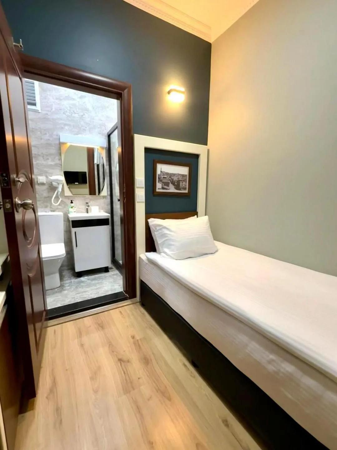 Berlitz Hotel — 8