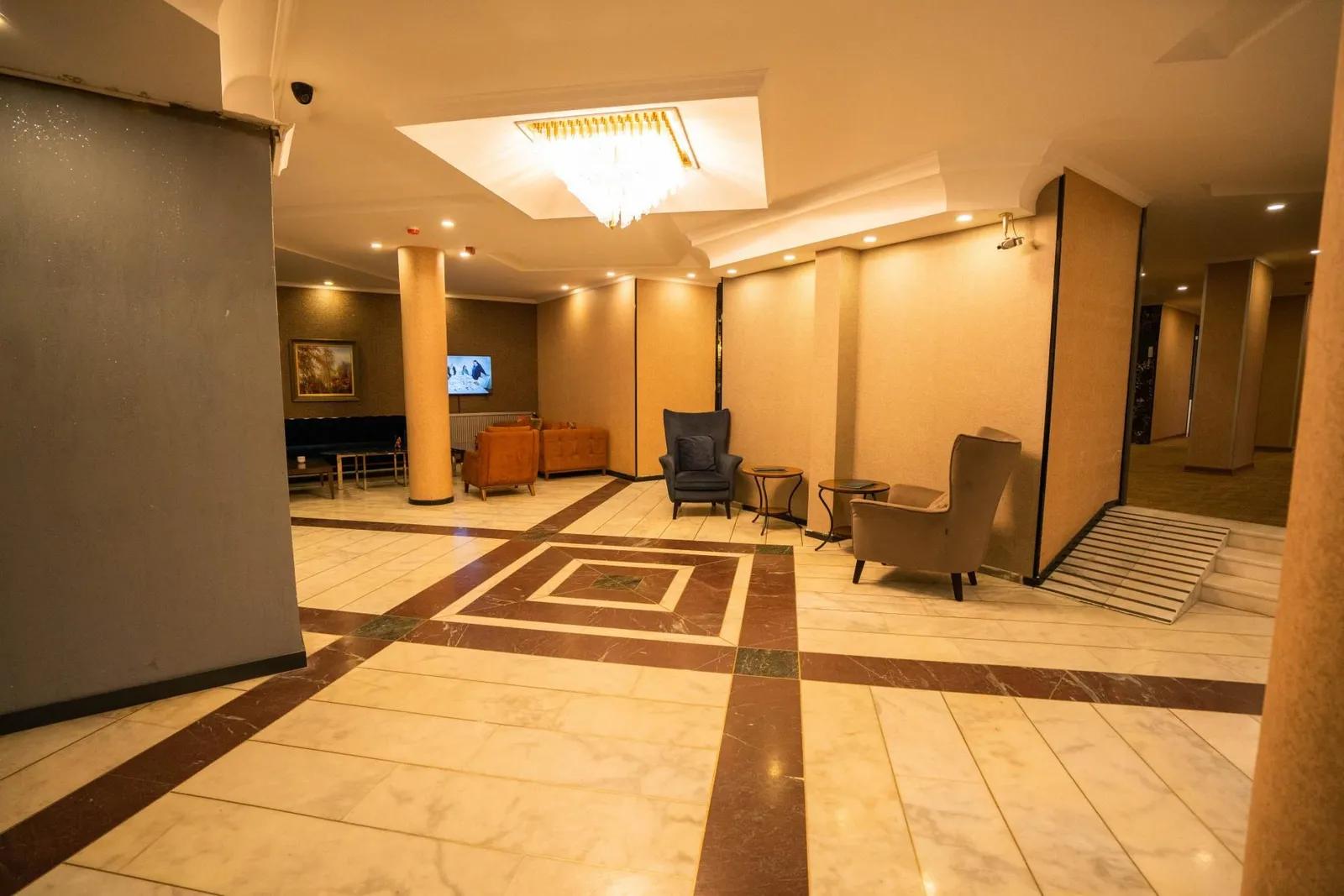 Bloom Hotel — 2
