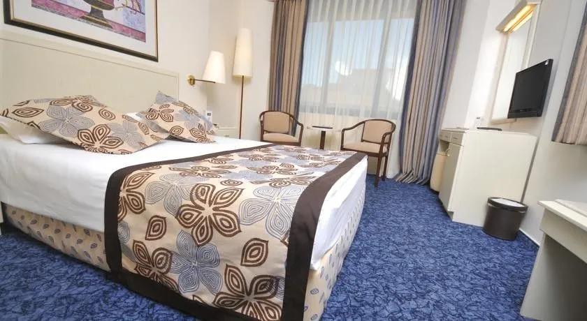 Class Hotel — 11