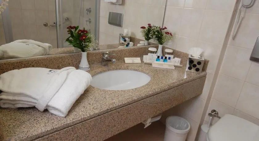 Class Hotel — 12