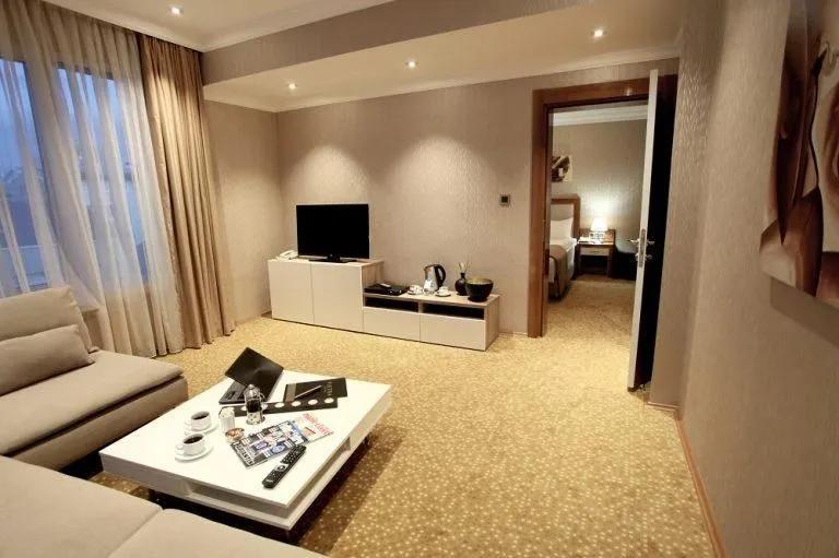 Grand Pietra Hotel — 1