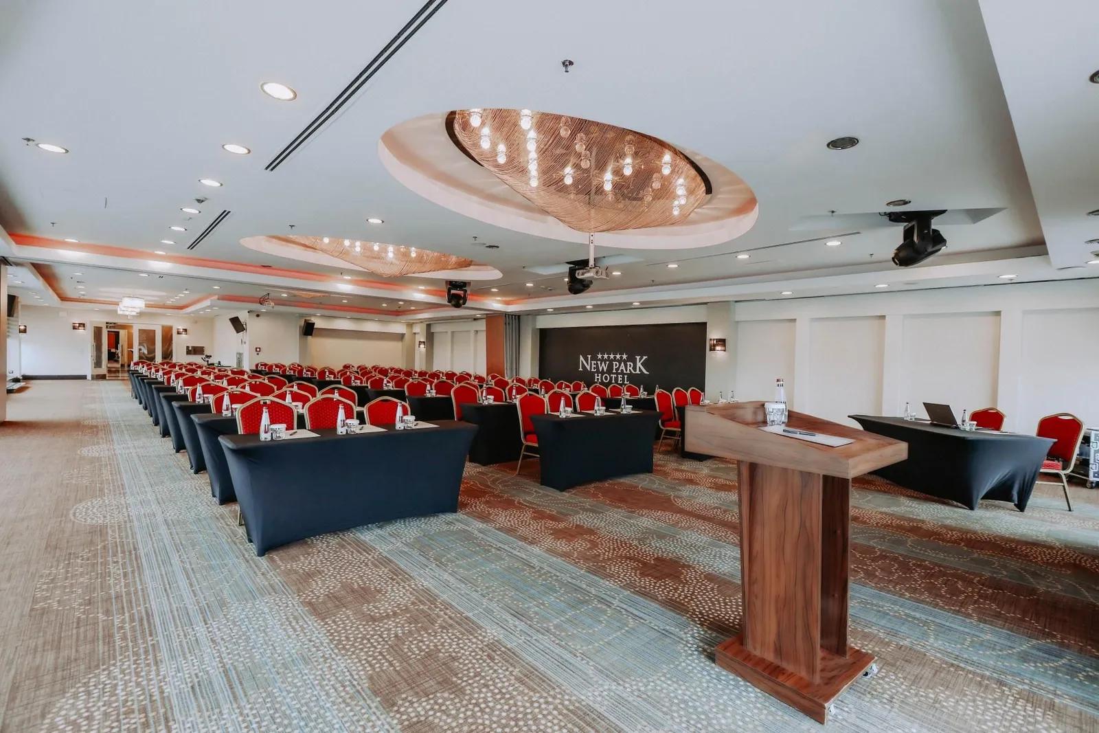 New Park Hotel — 12