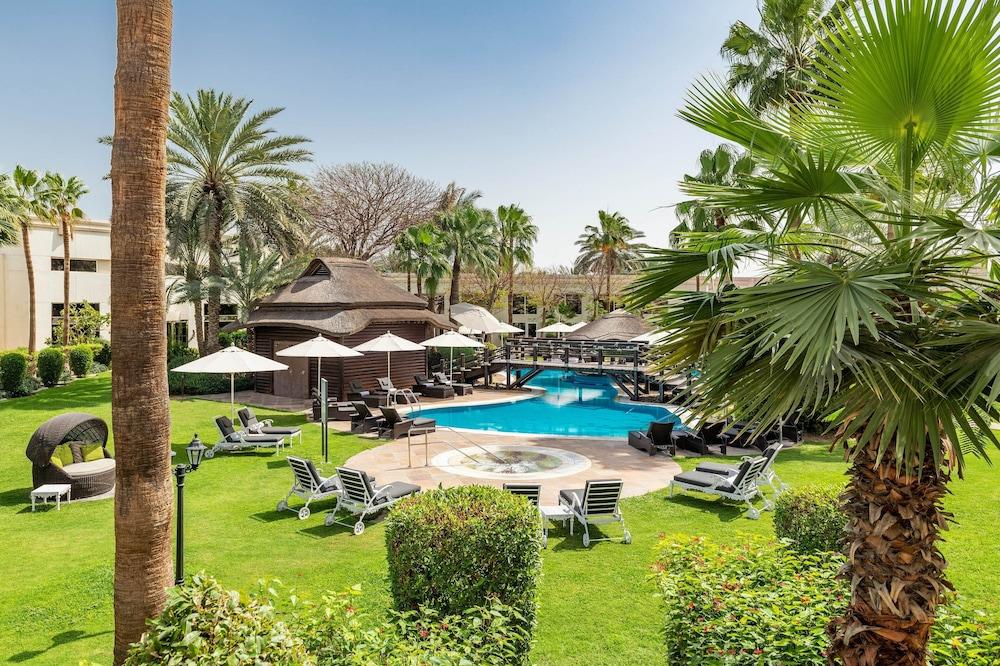 Le Meridien Dubai Hotel & Conference Centre — 1