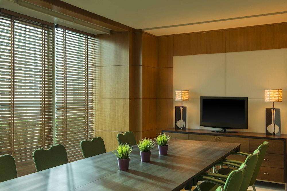 Four Points by Sheraton Sheikh Zayed Road, Dubai — 8