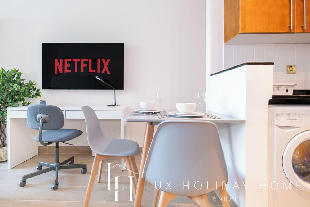 LUX  The Marina View Suite 1 — 8