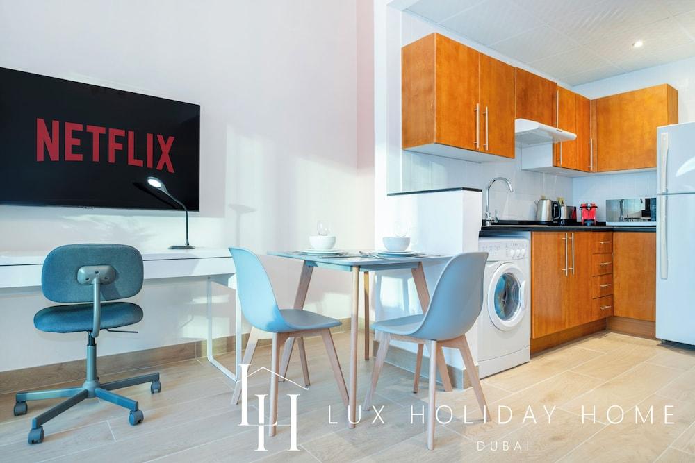 LUX  The Marina View Suite 1 — 9