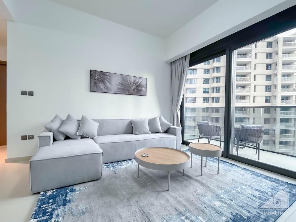 Luxurious 1B With Breathtaking Views Downtown — 1