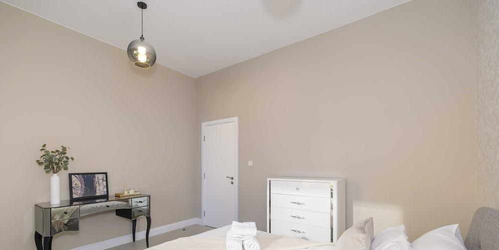 LUX  The JBR Premium Sea View Suite — 10