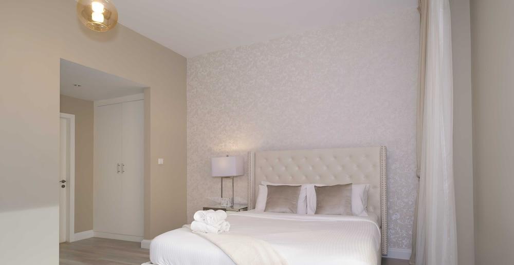 LUX The JBR Premium Sea View Suite — 9