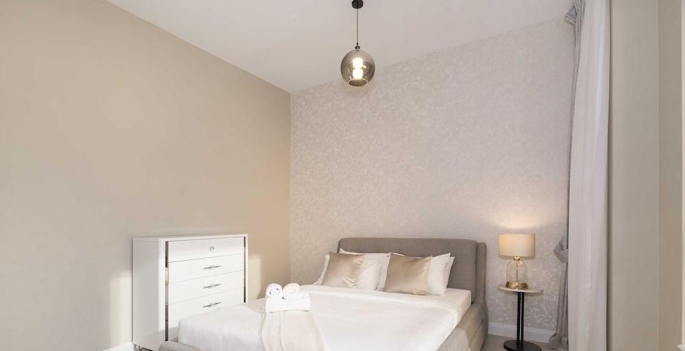 LUX  The JBR Premium Sea View Suite — 6