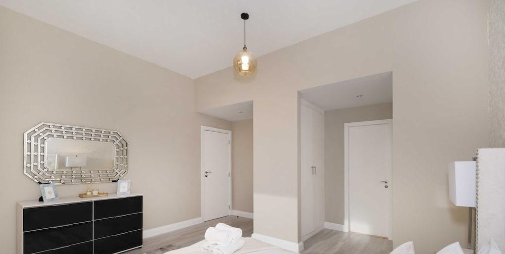 LUX  The JBR Premium Sea View Suite — 2