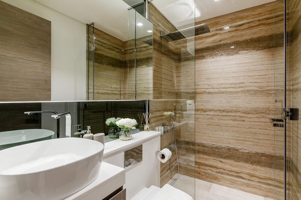 Luxe 3BR with Burj Khalifa view — 7
