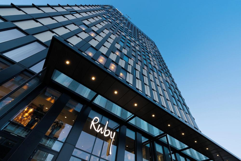 Ruby Emma Hotel Amsterdam — 1