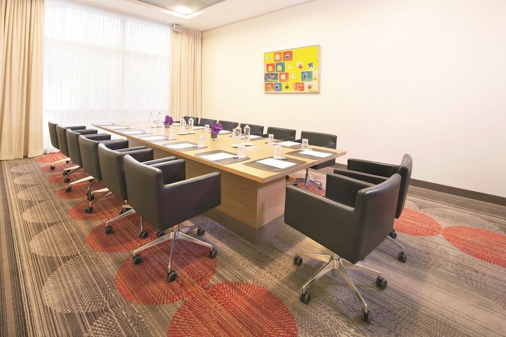 Mövenpick Hotel Amsterdam City Centre — 8