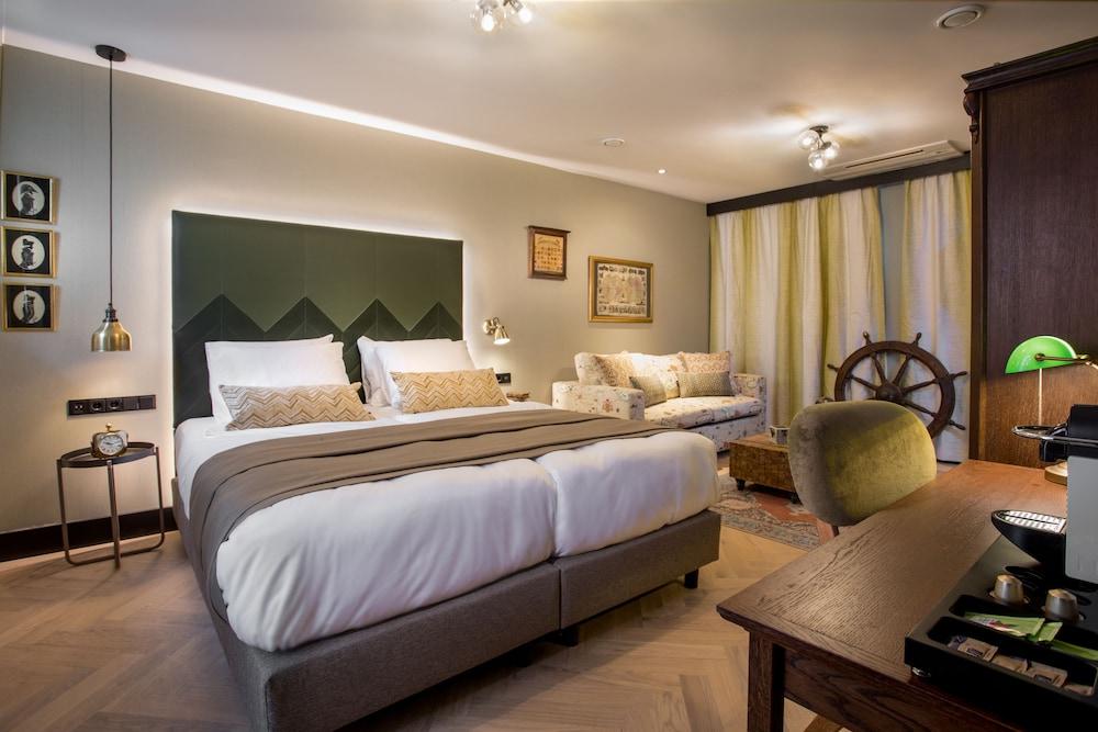 The Hendrick's Hotel — 9