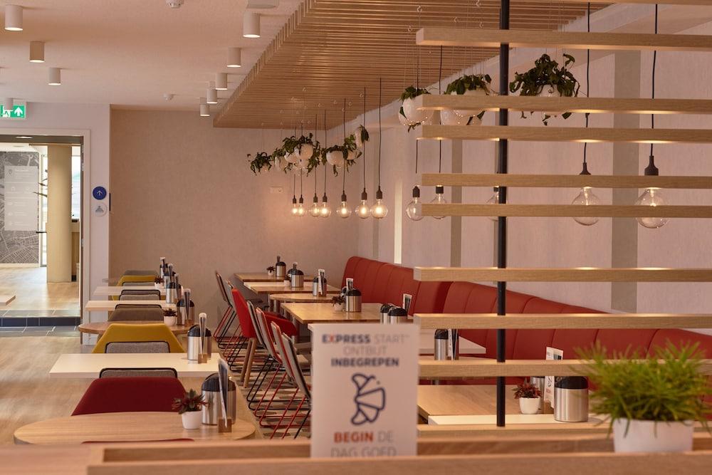 Holiday Inn Express Amsterdam - City Hall, an IHG Hotel — 1