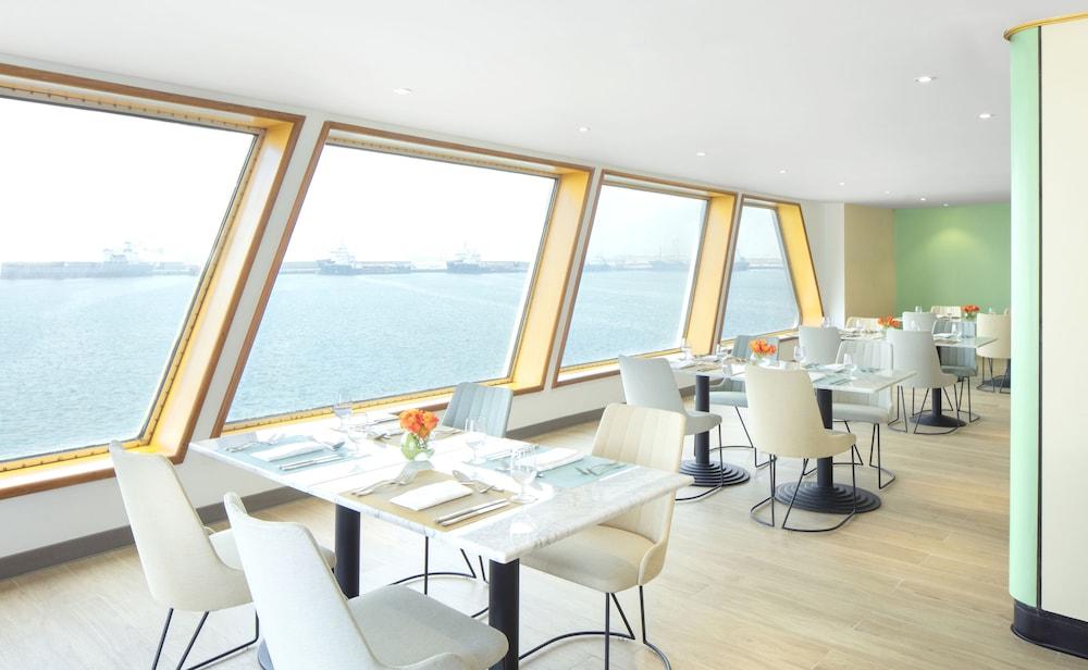Queen Elizabeth 2 Hotel — 6