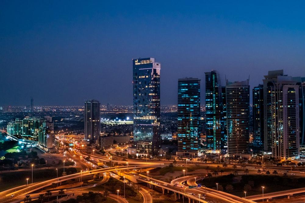 Taj Jumeirah Lakes Towers — 1