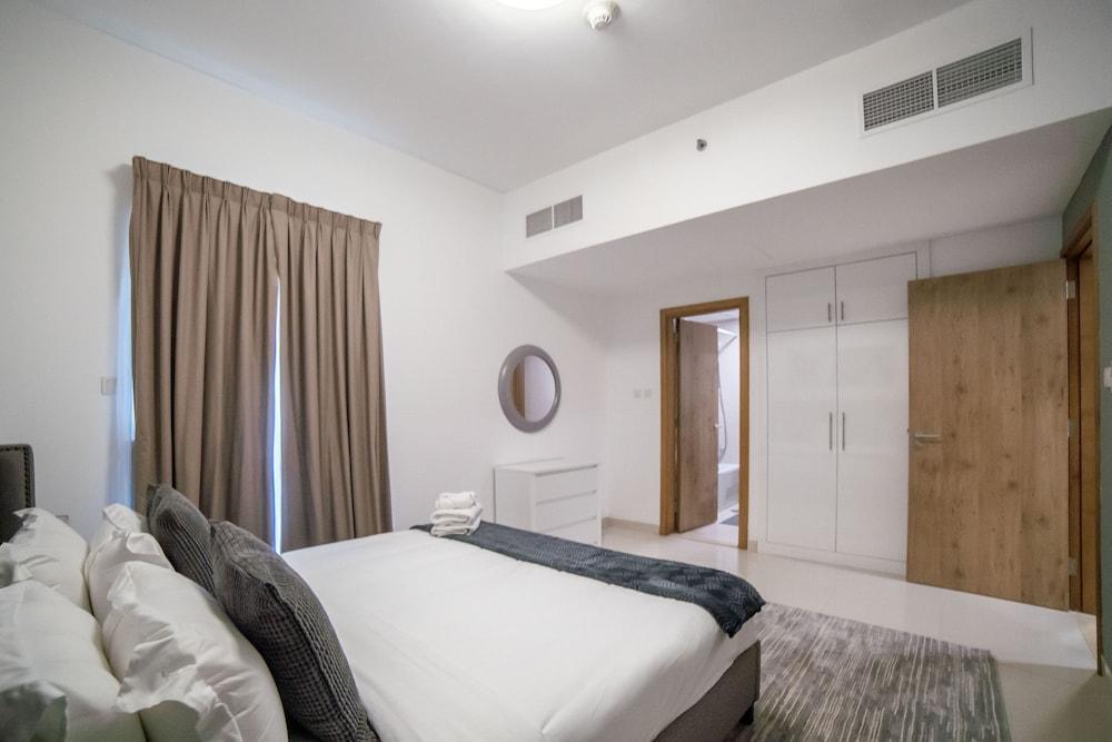 Luton Vacation Homes Continental Tower — 9