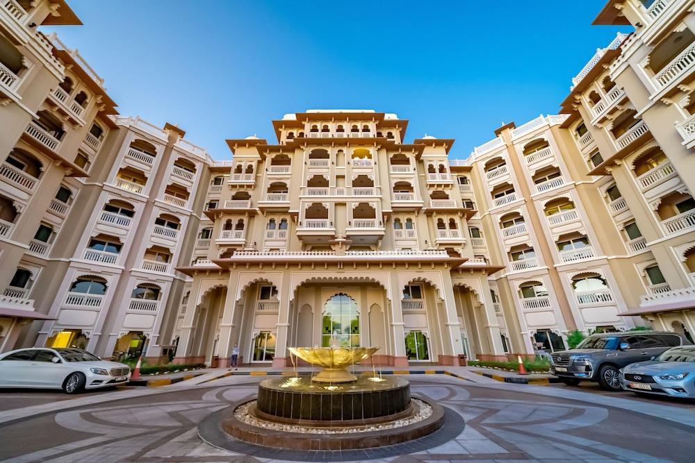 Luton Vacation Homes Grandeur Residence — 6