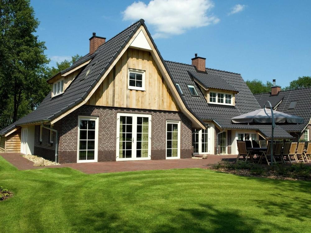 Beautiful House With Whirlpool — 1