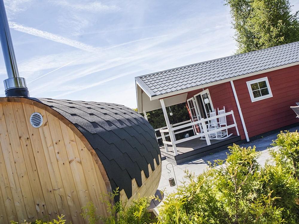 Comfortable Lodge With a Terrace — 1