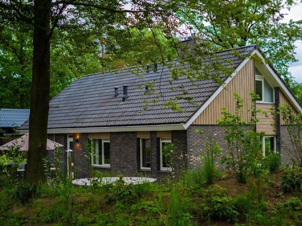 Comfortable House With hot tub — 1