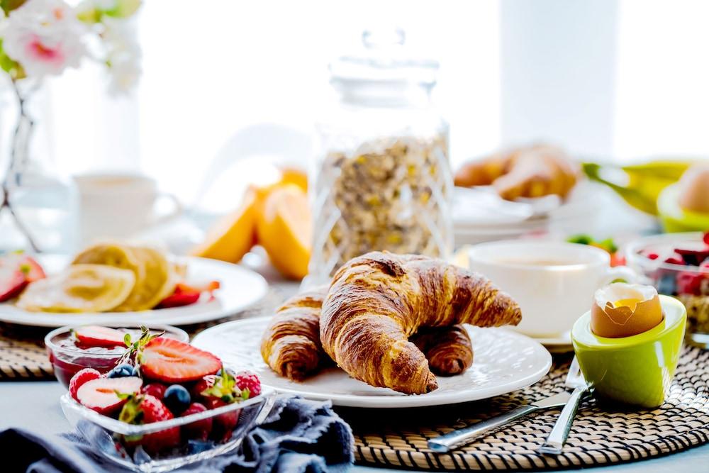 Avani + Palm View Dubai Hotel & Suites — 7