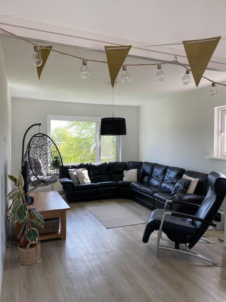 Charming 2-bed Apartment inc Balcony in Maastricht — 1