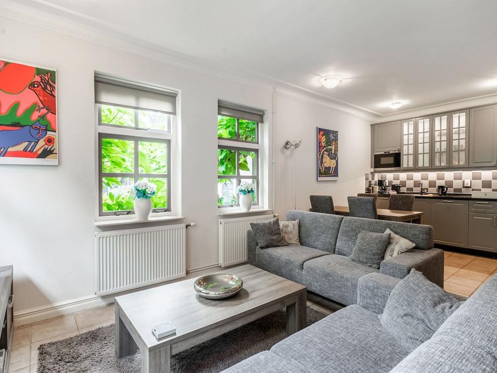 Beautiful Apartment in Sint Maartensbrug — 1
