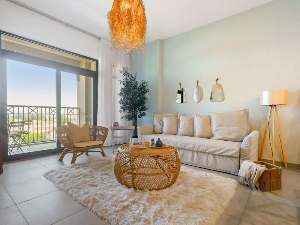 Iconic Views Apt With Balcony Close to the Beach — 1