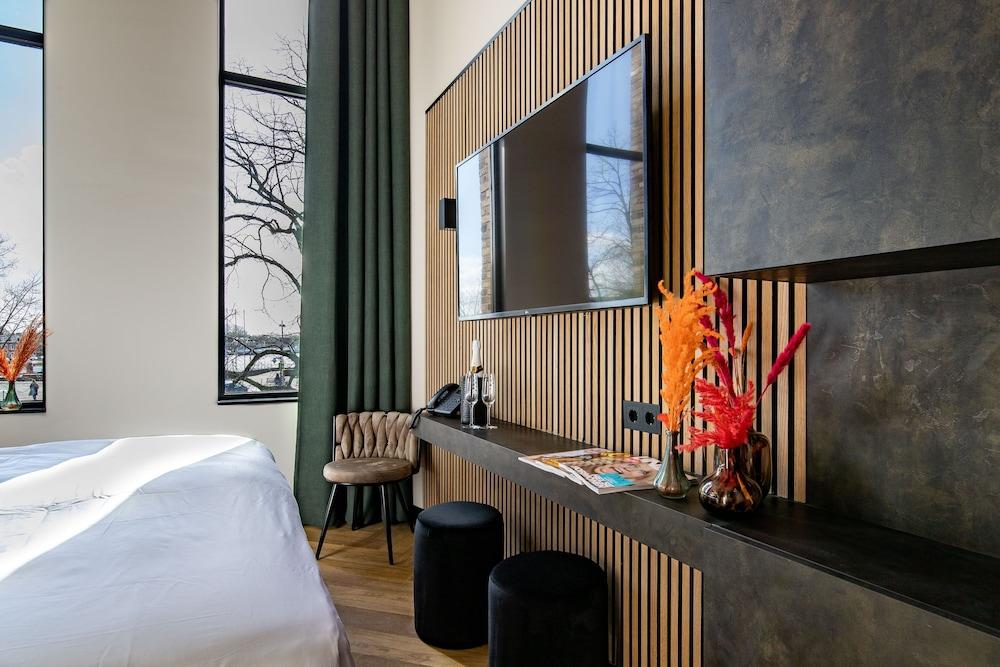 Monument Hotel — 2