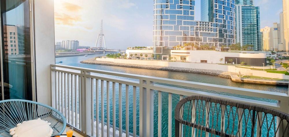 LUX 52 42 Deluxe Marina View Suite 2 — 1