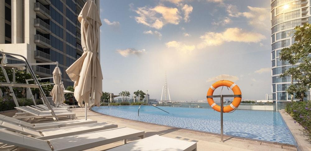 LUX 52 42 Deluxe Marina View Suite 2 — 3