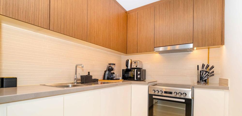 LUX 52 42 Deluxe Marina View Suite 2 — 10