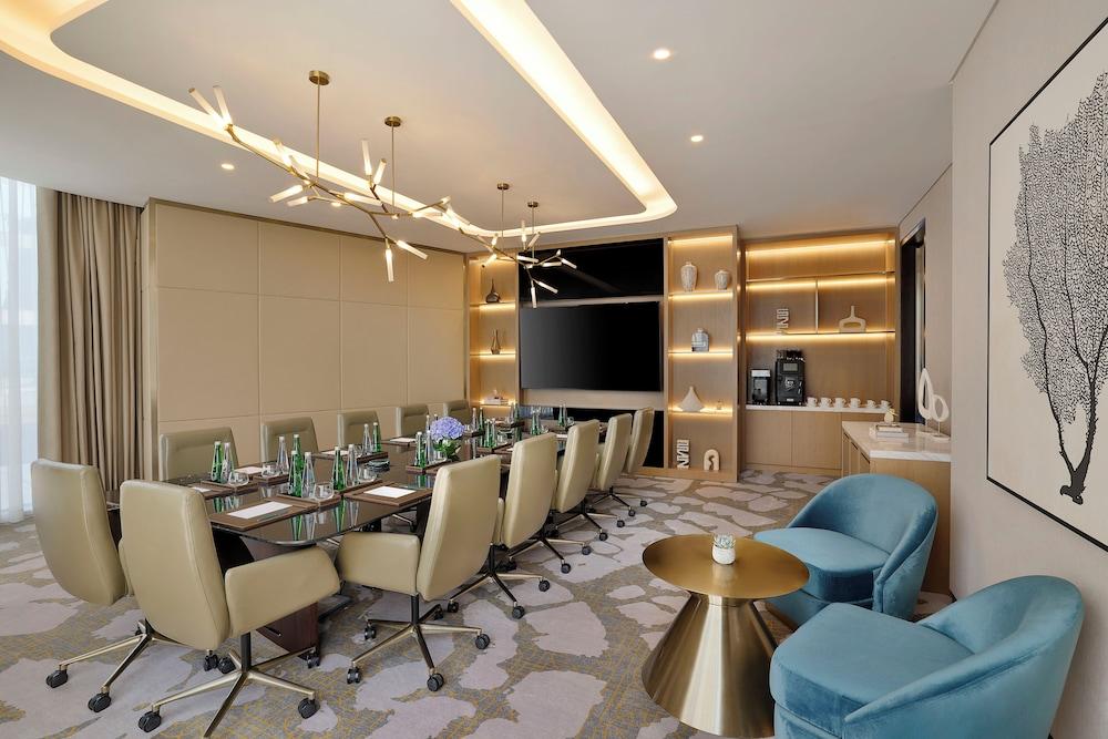 Hilton Garden Inn Dubai Business Bay — 8