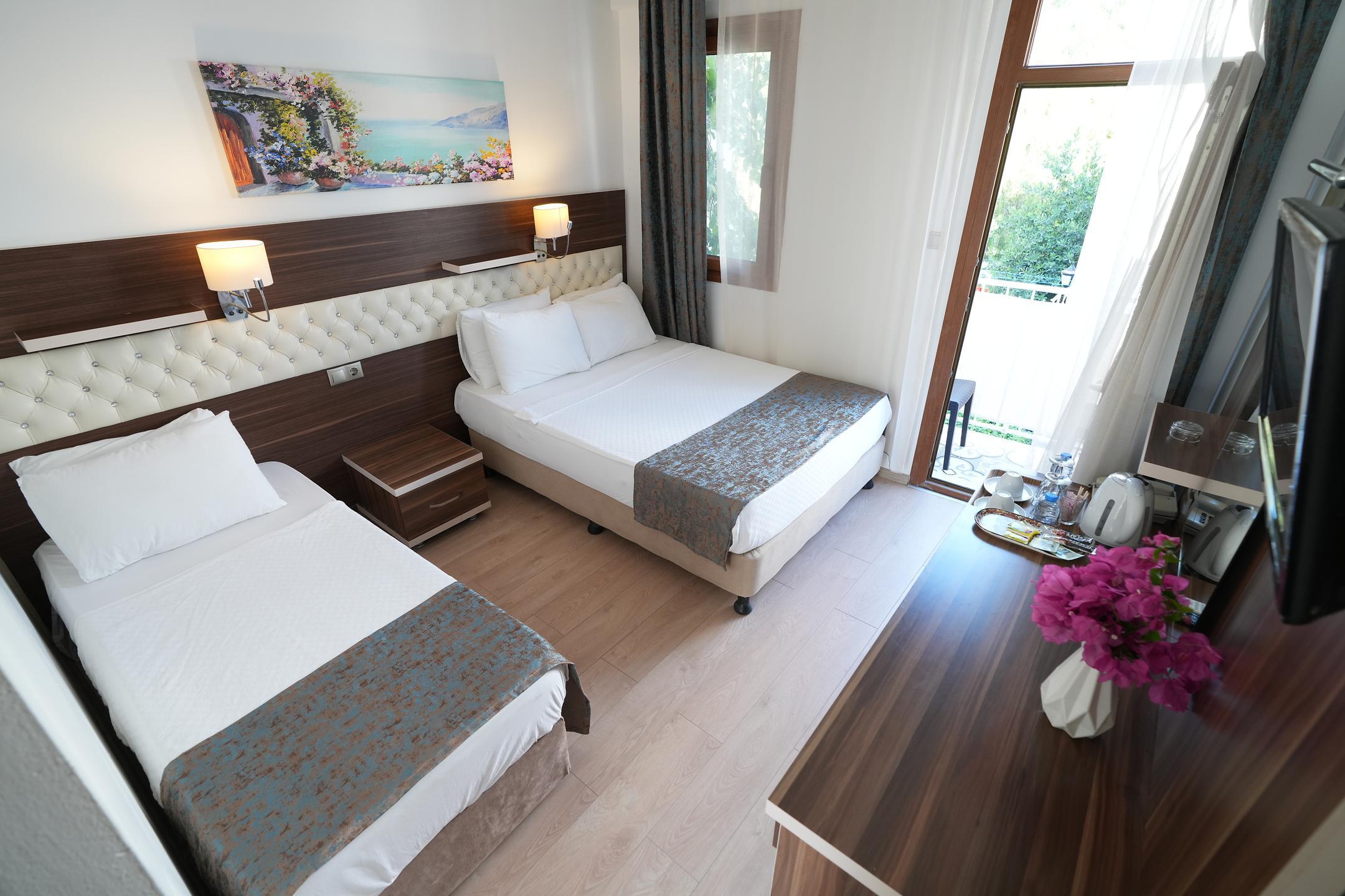 Bitez Manuela Hotel — 7