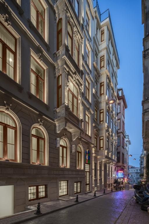 AKKA Hotels Suites — 1
