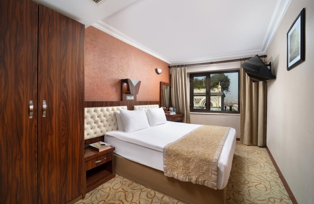 Elan Hotel — 3