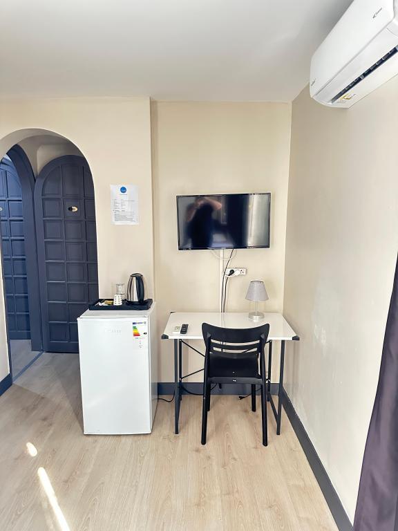 GLR OTEL — 8