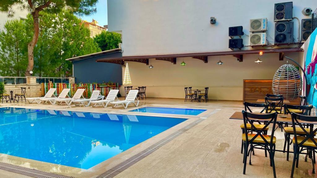 Grand Lavin Hotel — 4