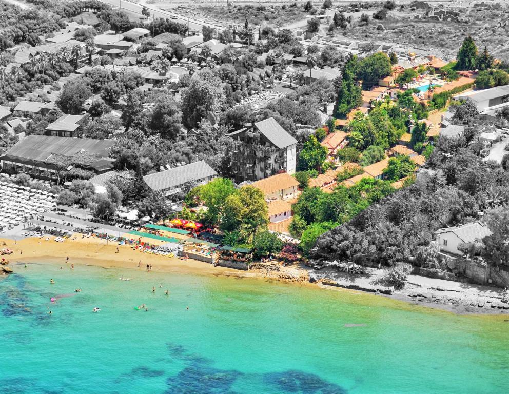 Leda Beach Hotel