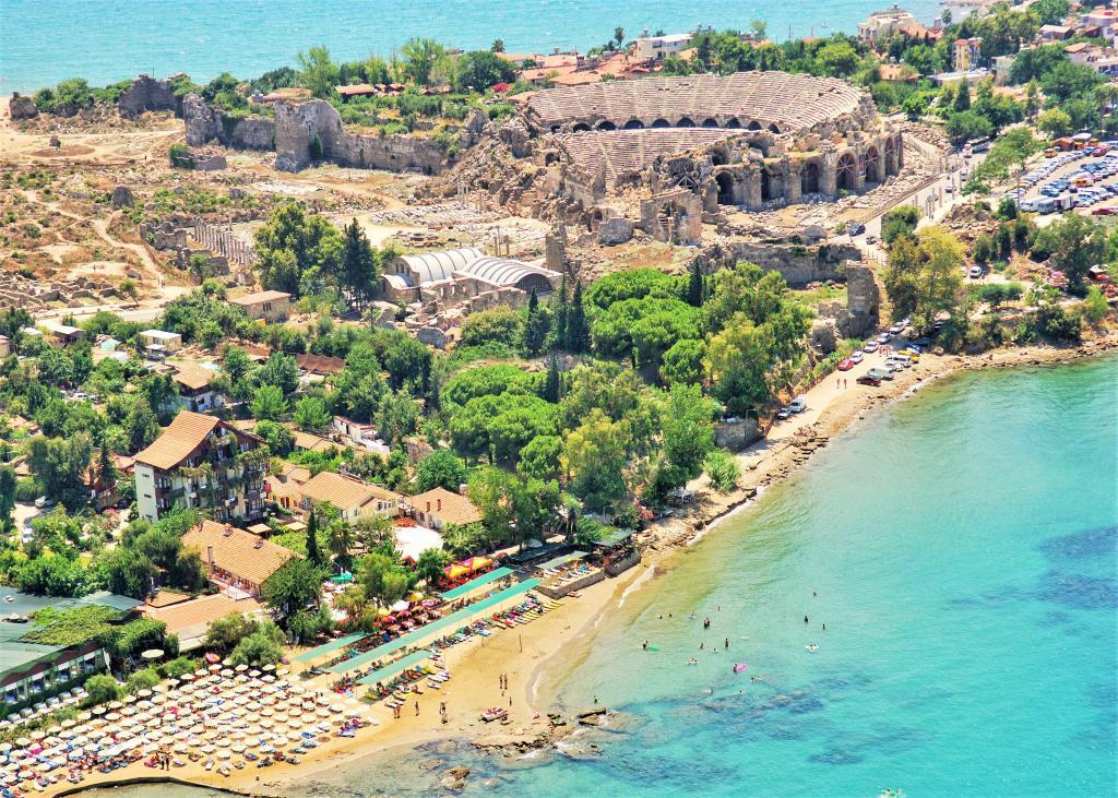 Leda Beach Hotel — 3