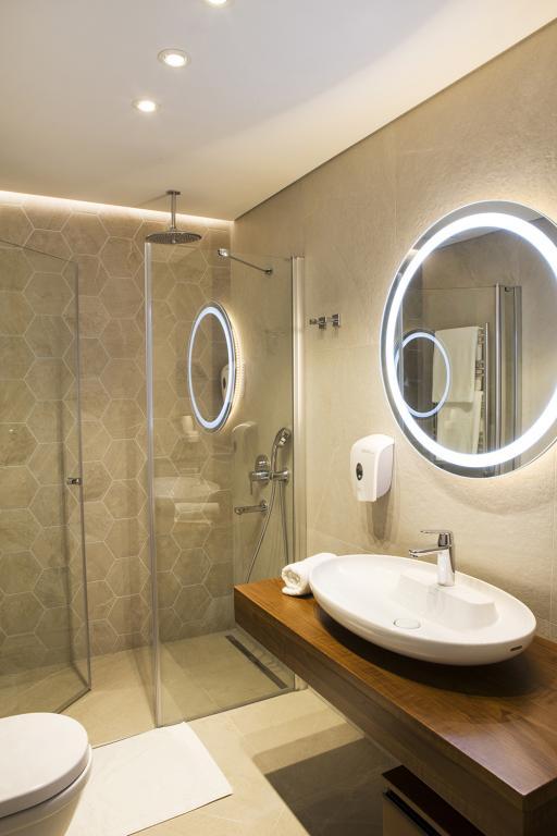 Garlon Residence — 10