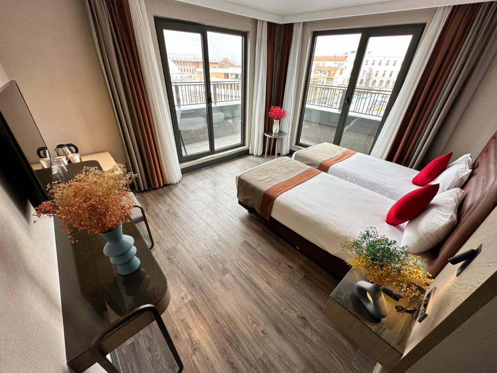 Edition Old City Hotel — 8