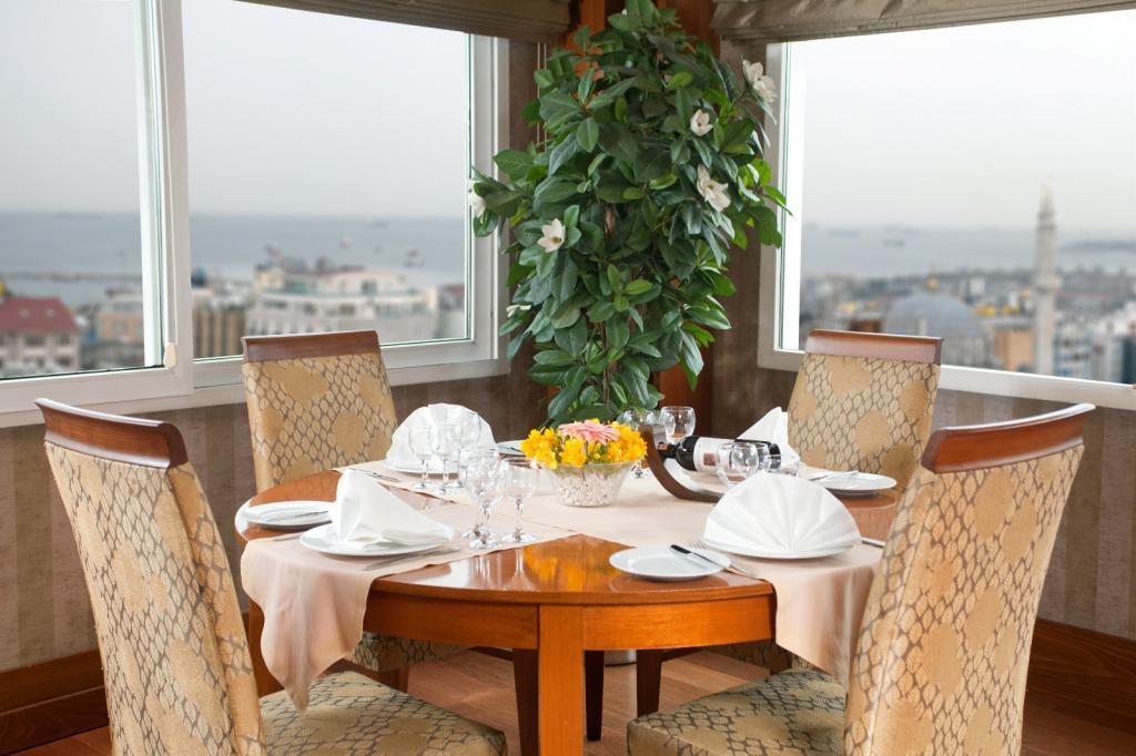 Oran Hotel — 6