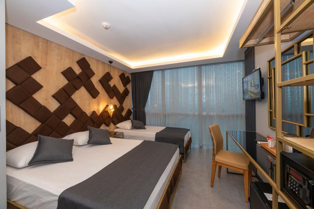 Fly and Stay Airport Hotel — 5