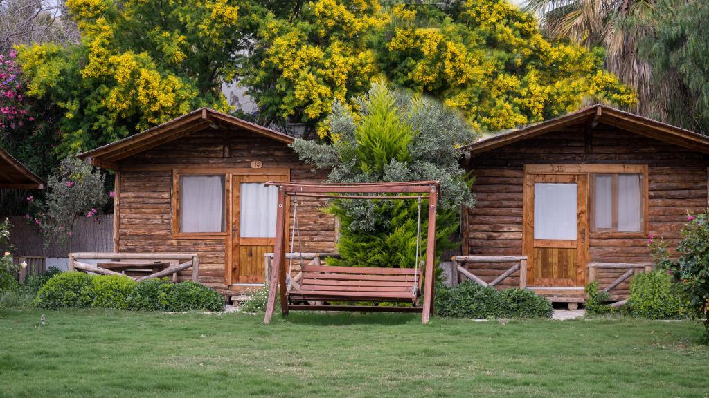 Pitos Bungalows — 1