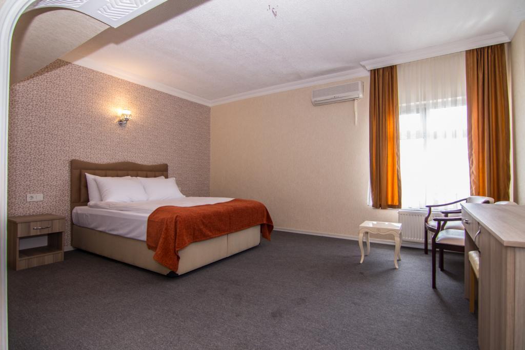 An Grand Hotel — 8